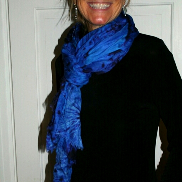 🌷💕 Luxury scarf Nightscape Cool blue VIBE! - Picture 6 of 9